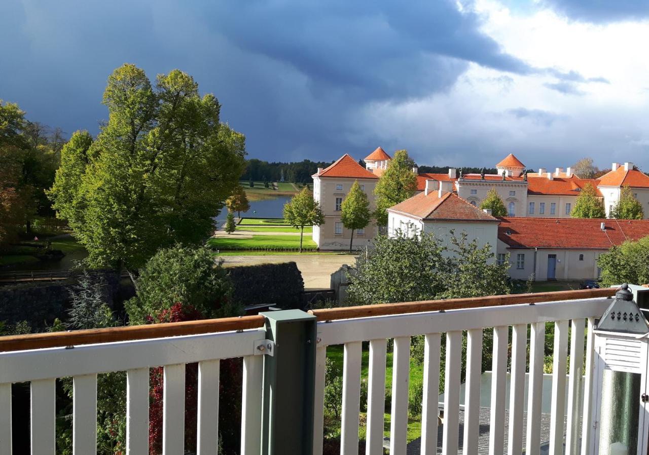 Loggiahaus Am Schloss, 5 Ferienwohnungen, Teils Mit Schloss- Und Seeblick Rheinsberg Exterior photo