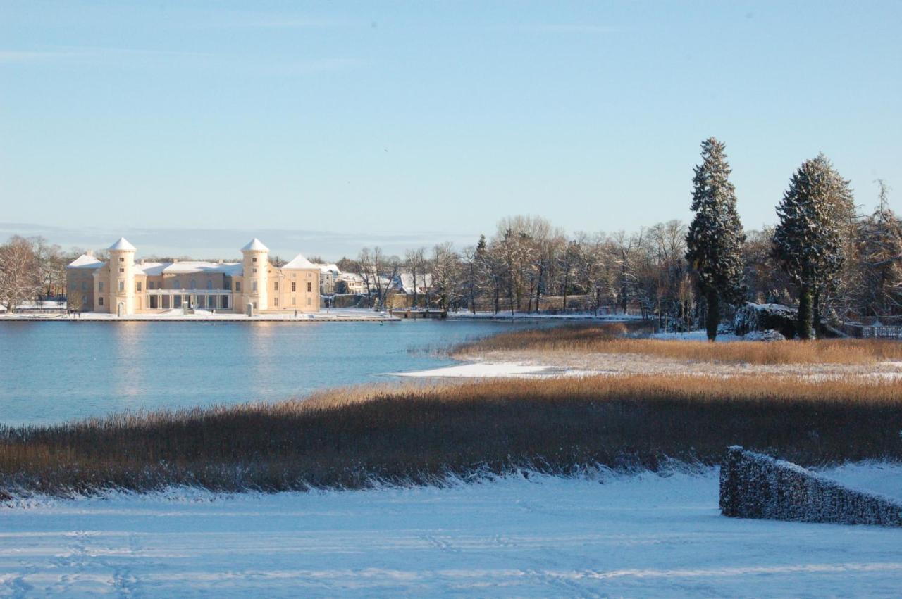 Loggiahaus Am Schloss, 5 Ferienwohnungen, Teils Mit Schloss- Und Seeblick Rheinsberg Exterior photo